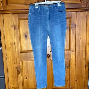 Zenergy By Chico’s Size 1 Crop Light Blue Jegging Jeans